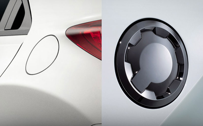 Серебристый лючок бензобака (справа), заменили на кружок в цвет кузова (слева)